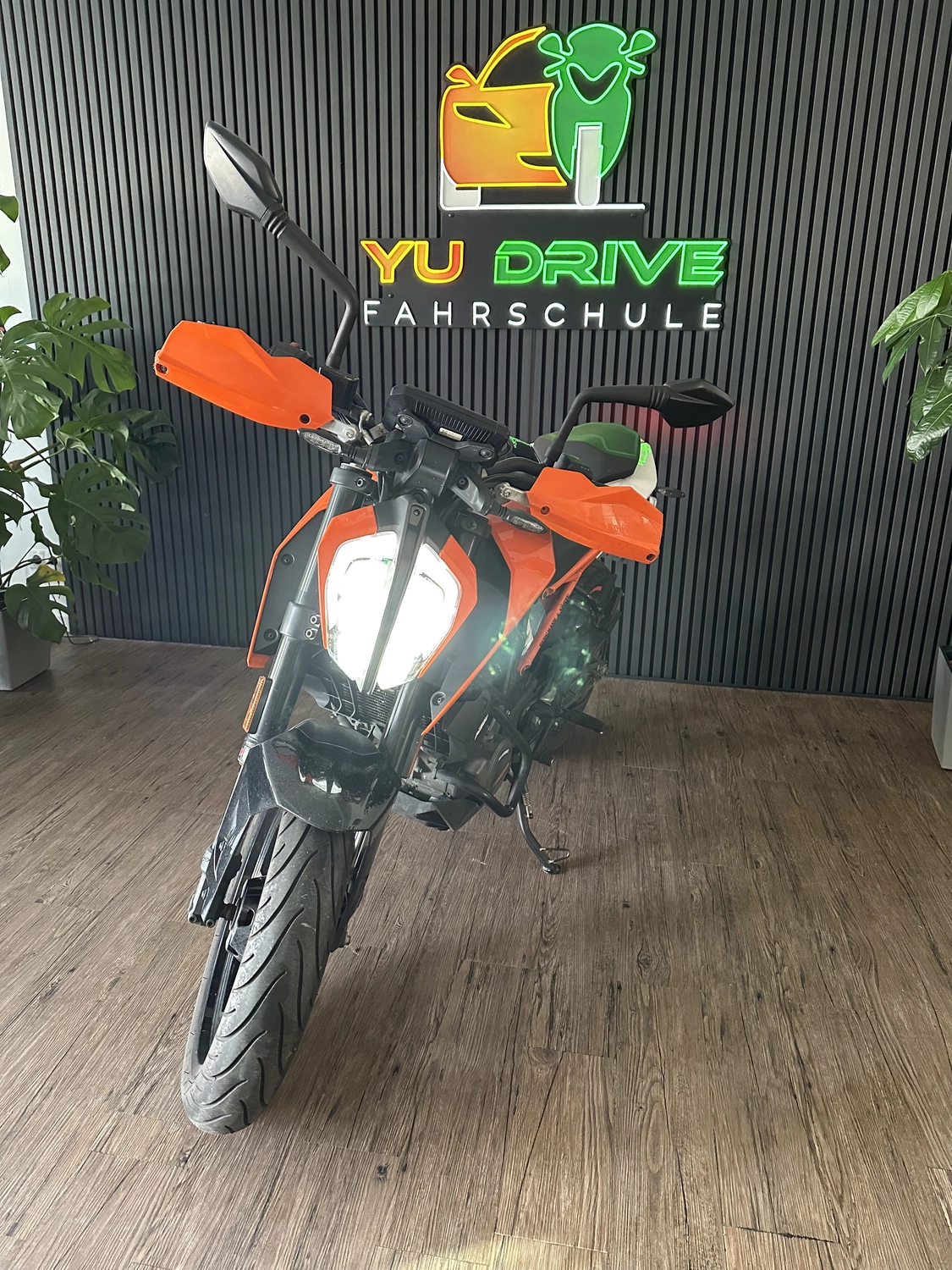 yu drive fahrschule, Führerschein, Führerscheinklassen, Fuhrpark, Theorieunterricht, PKW, Motorrad, Anhänger