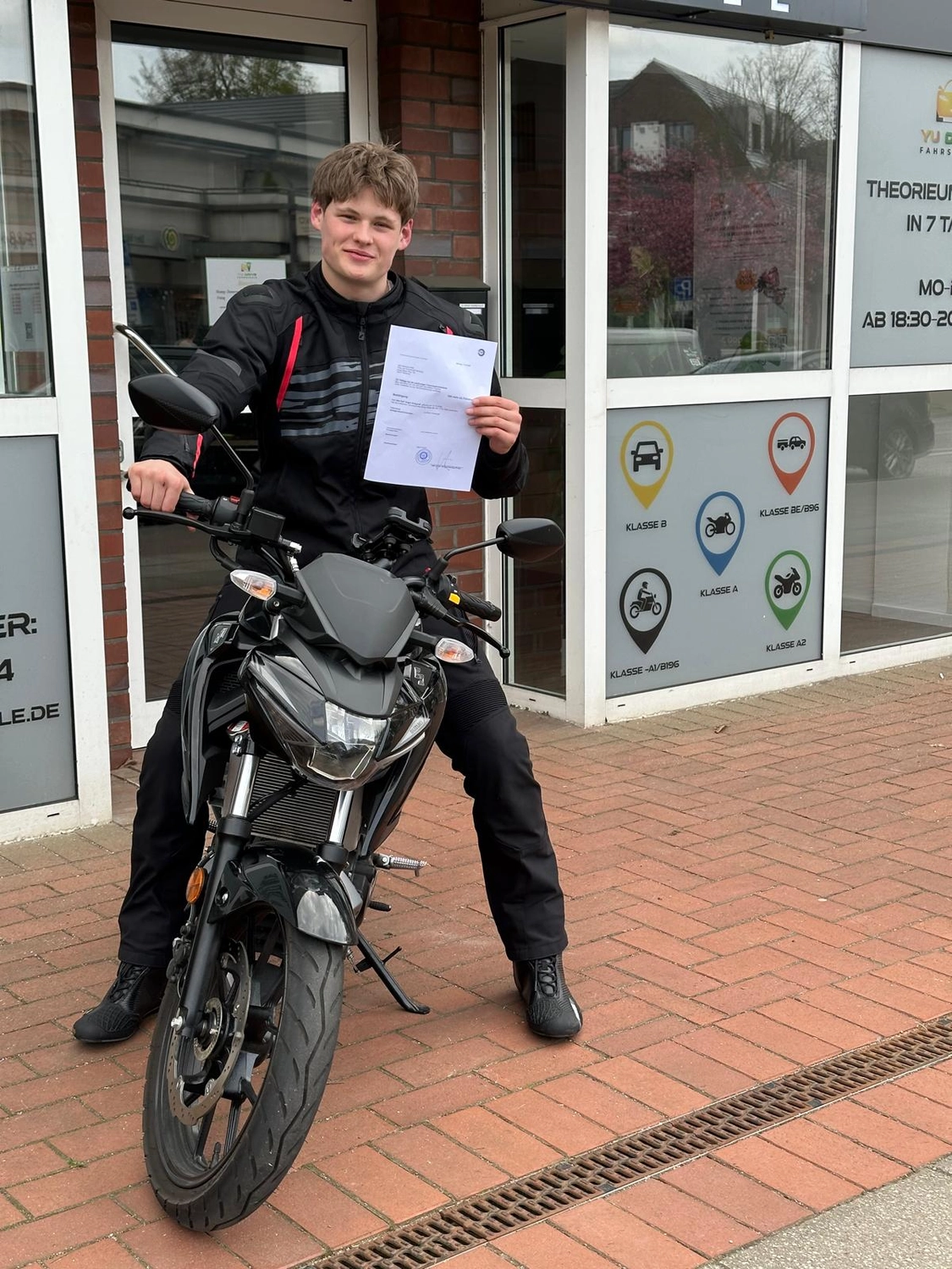 yu drive fahrschule, Führerschein, Führerscheinklassen, Fuhrpark, Theorieunterricht, PKW, Motorrad, Anhänger